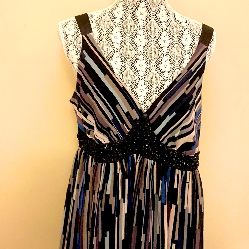 Vertigo dress - Picture 2 of 12